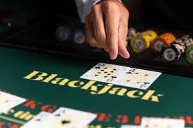 Antarmuka aplikasi yumitoto menampilkan permainan slot dan opsi pembayaran